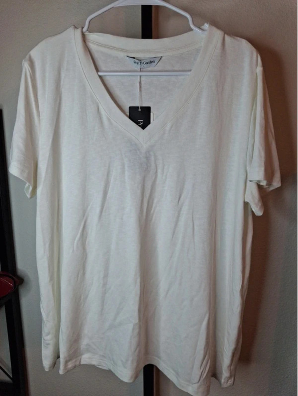 Pretty garden V neck short sleeve NWT size L